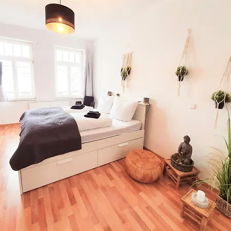 Apartment Stilvolles Mit 2 Schlafzimmern & Balkon - Nahe Flughafen, Porsche Und Messe