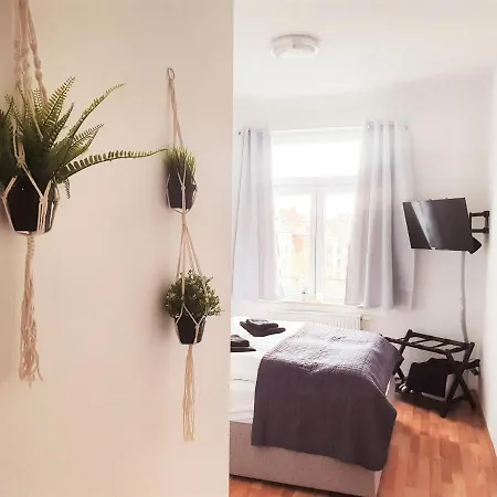 Stilvolles Mit 2 Schlafzimmern & Balkon - Nahe Flughafen, Porsche Und Messe Apartment