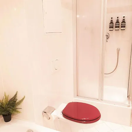Apartment Stilvolles Mit 2 Schlafzimmern & Balkon - Nahe Flughafen, Porsche Und Messe